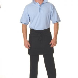 Short Apron With Pocket. 65% Polyester