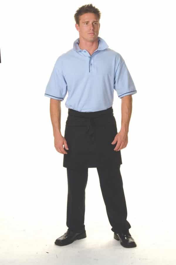 Short Apron With Pocket. 65% Polyester